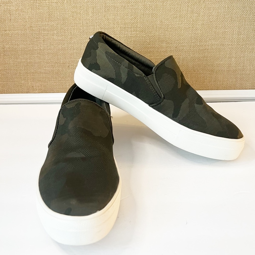 Steve Madden GILLS PLATFORM SLIP-ON SNEAKER Camouflage Size 8.5